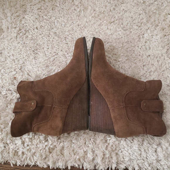 ๐Lucky Brad suede wedge booties ๐ - Picture 3 of 10